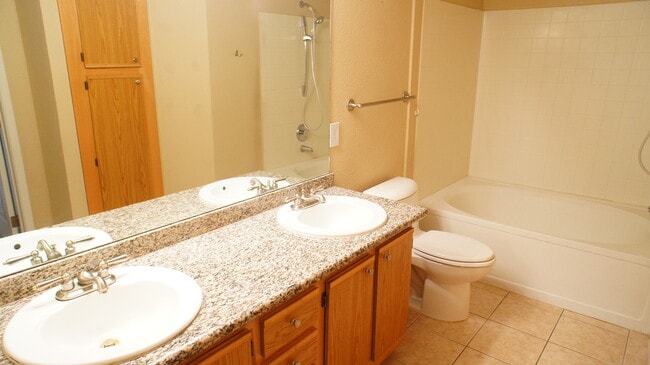 Building Photo - Stylish 1-Bedroom Condo with Community Amenities in Tuscan Villas