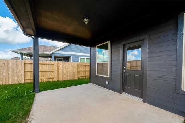 Building Photo - 32419 Fly Fish Wy