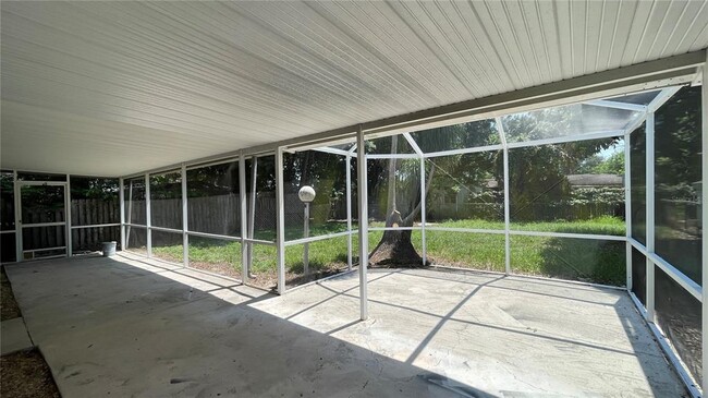 Building Photo - 253 W Lake Ina Dr