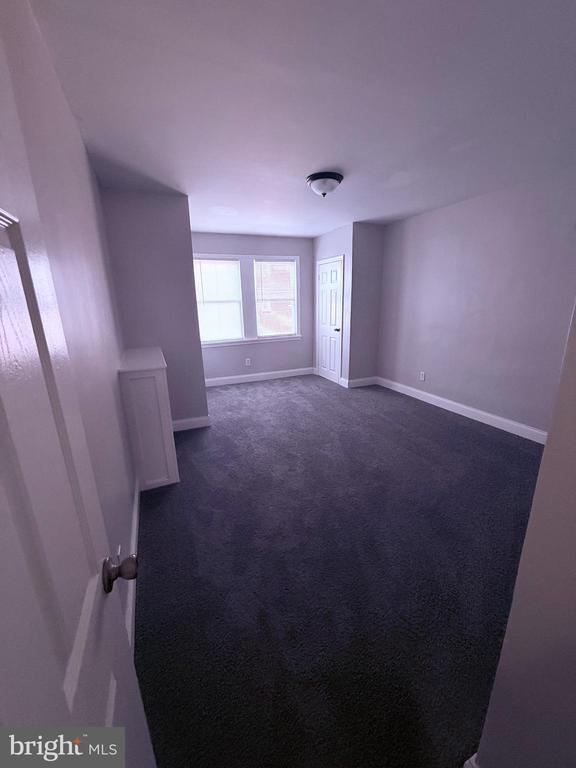 Building Photo - 824 E 33rd St