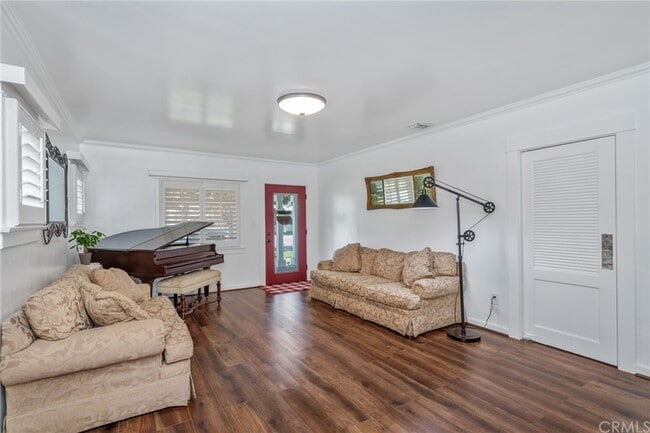 Building Photo - 926 N San Gabriel Ave