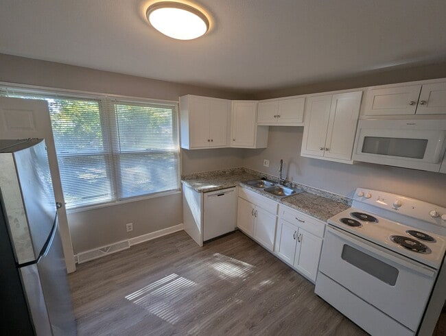 Building Photo - Lawnview Vista