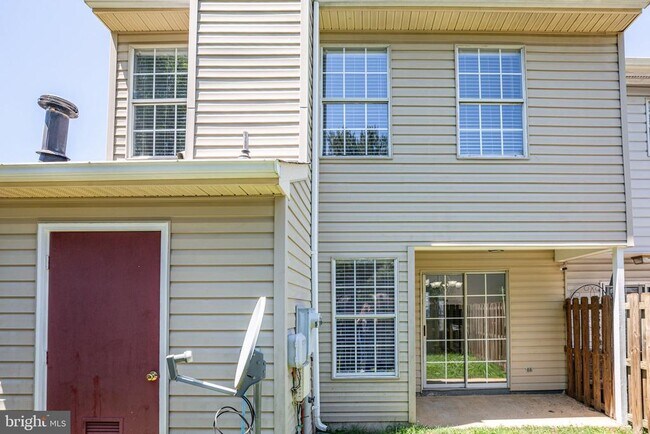 Building Photo - 11121 Oxford Terrace