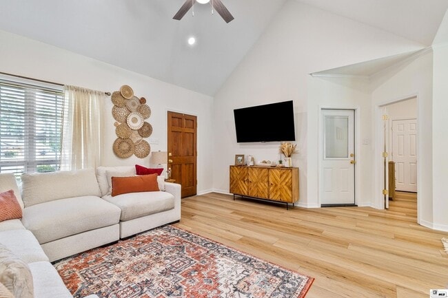 Building Photo - 113 Arbor Cove Cir