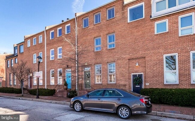 Building Photo - 619 S Sharp St