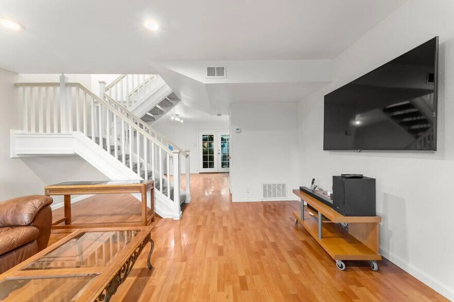 Building Photo - 7108 Coral Gables Cir