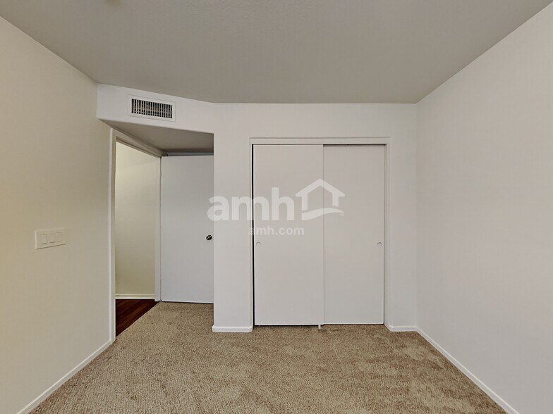 Building Photo - 12810 W Roanoke Ave