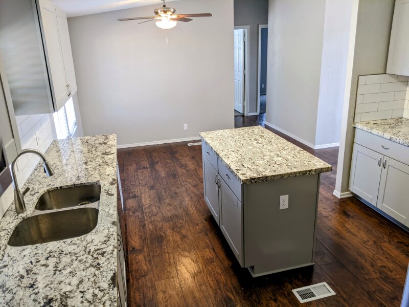 Building Photo - 10438 E Bella Ln