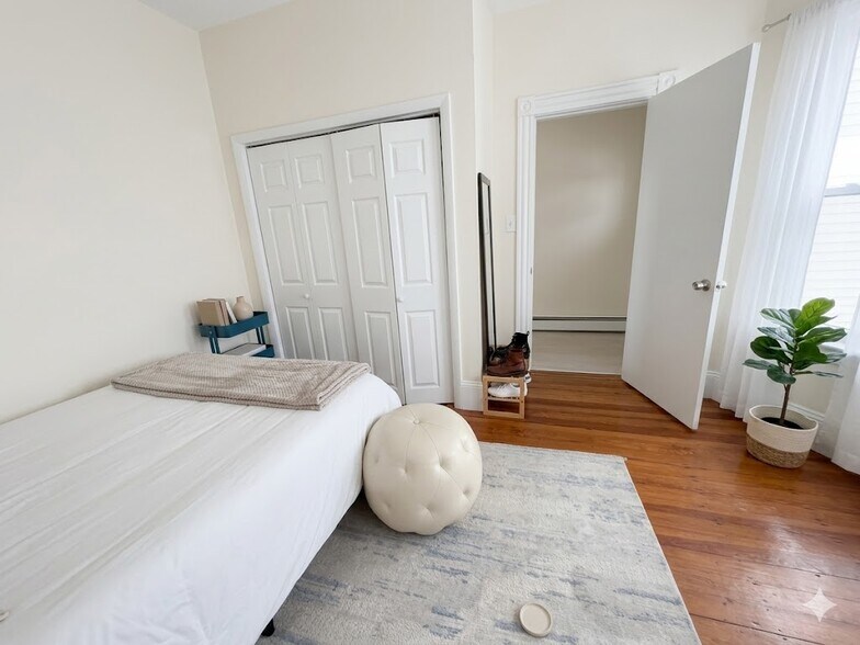 Building Photo - 68 Winchester St