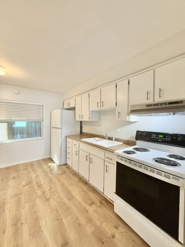 Building Photo - 6420 S Adelia Ave