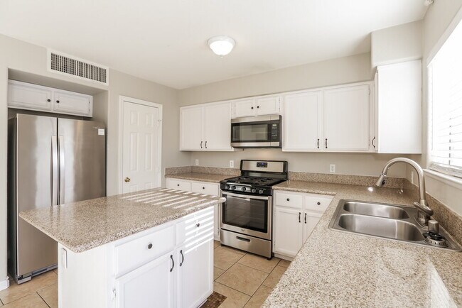 Building Photo - 7533 Hickory Hills Dr