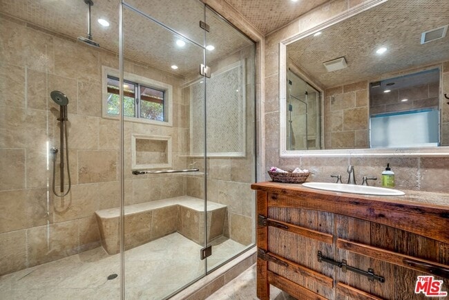 Building Photo - 829 Whittier Dr