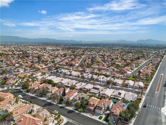 Building Photo - 1712 Estrella St