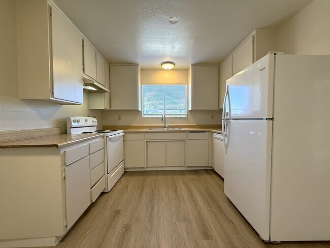 Interior Photo - 1505 West 3rd Street (K)