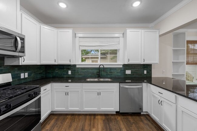 Building Photo - Charming 3 Bed / 2 Bath Single-Family Home with Detached 2-Car Garage in Temple ISD