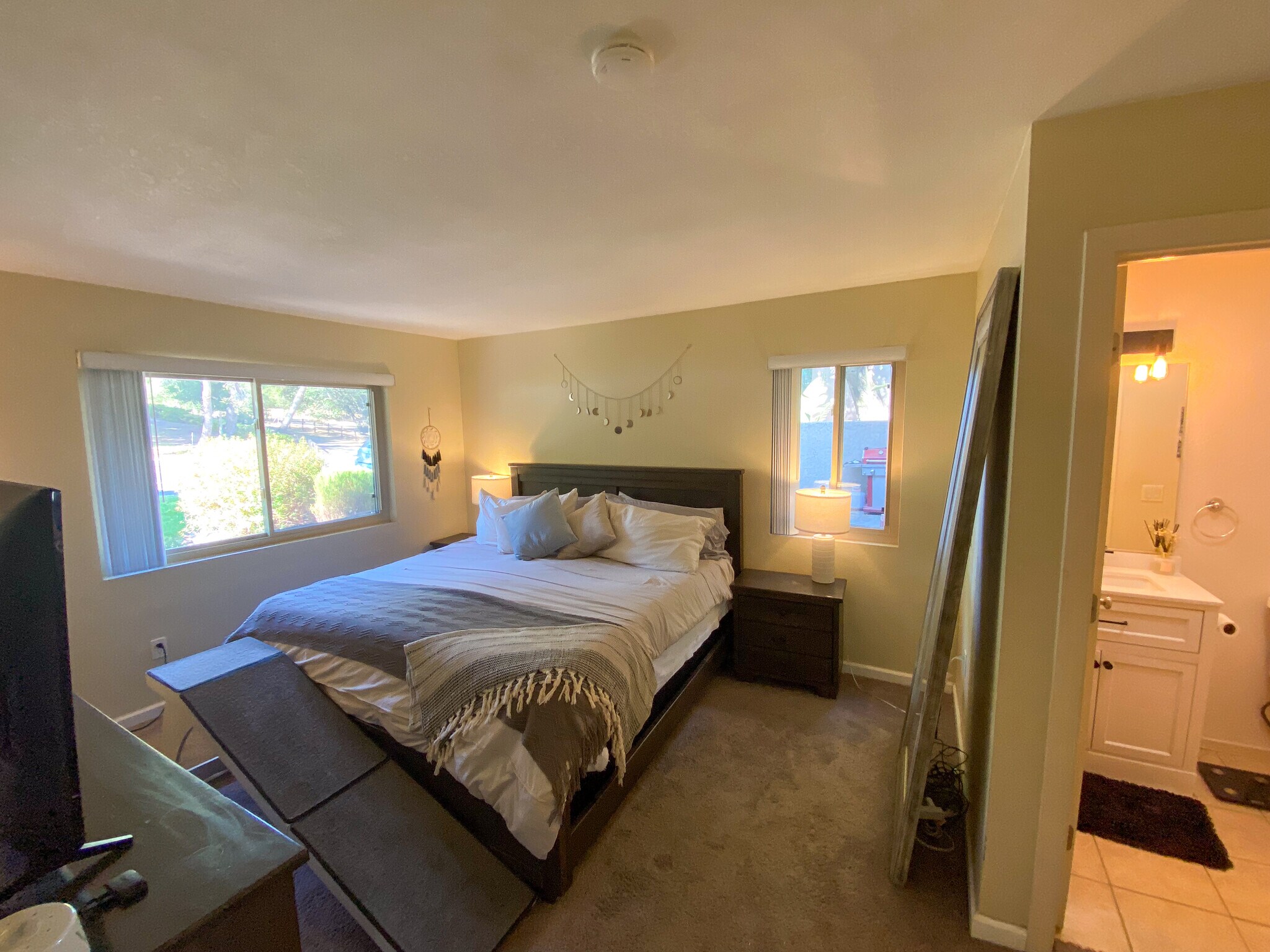 Building Photo - 2616 Alpine Blvd