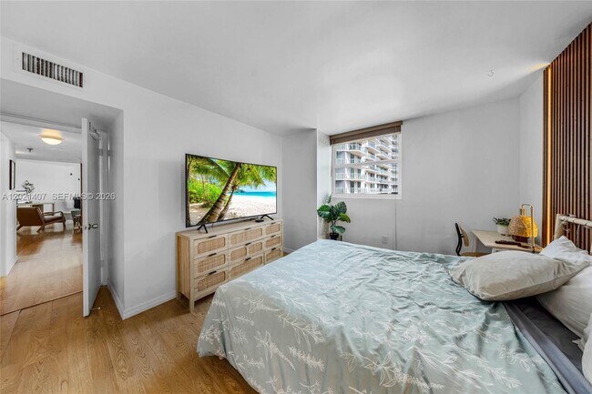 Building Photo - 5880 Collins Ave
