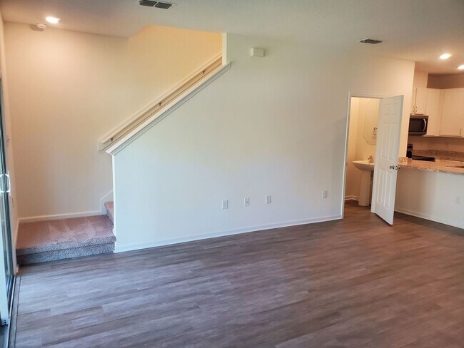 Building Photo - 3BR/2.5BA Townhome in Cul-de-Sac. Garage. Small Pets Welcome! Minutes from Treaty Park!