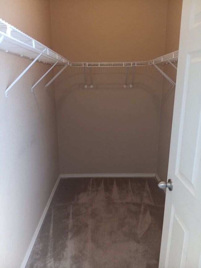 Building Photo - 3 Bedroom, 2 Bathroom Home! Schedule a Showing Soon!