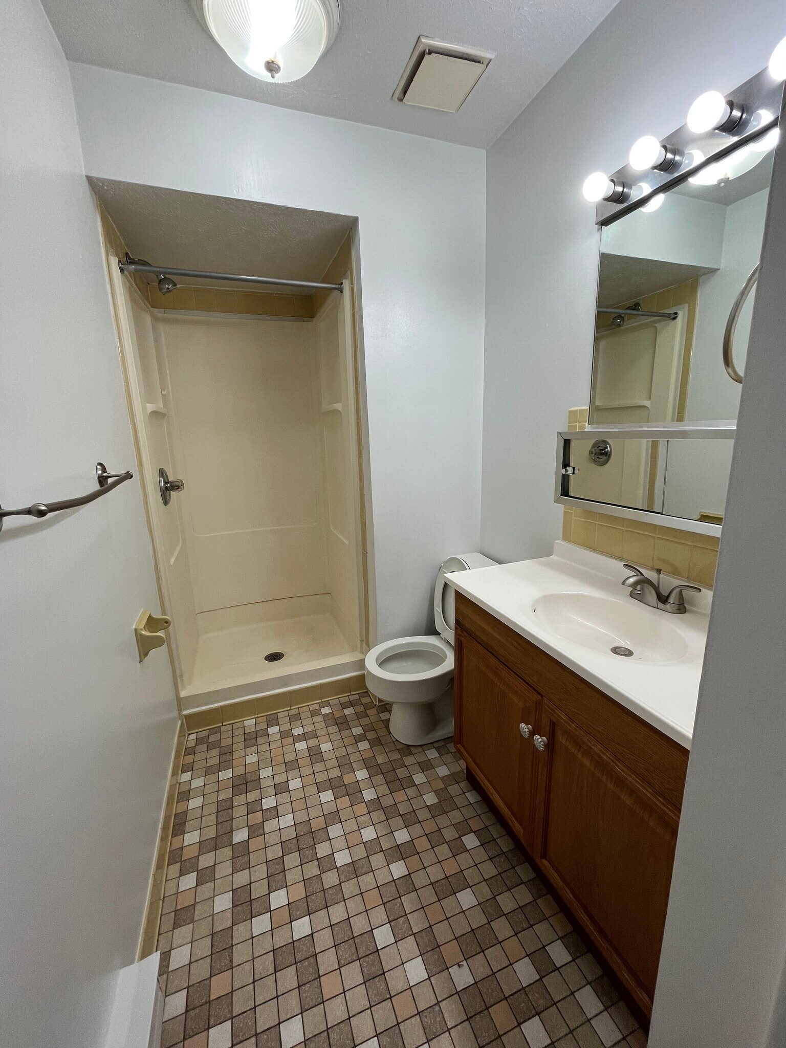 Building Photo - 1016 Arrowhead Dr