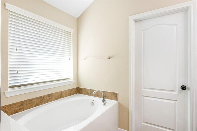 Building Photo - 21827 Mount Hunt Dr