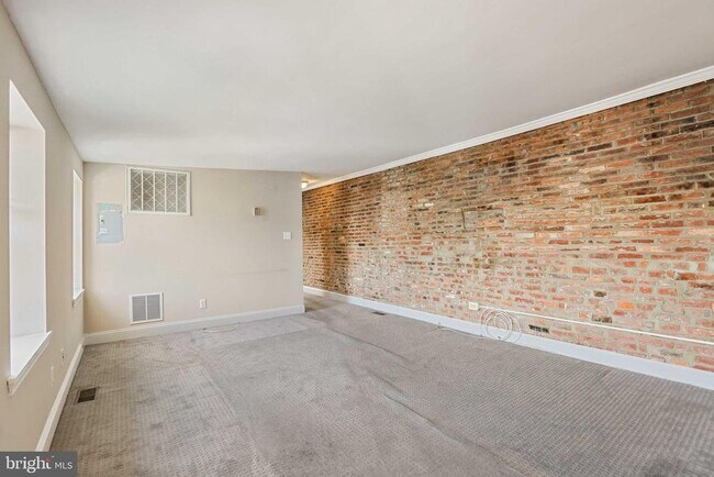 Building Photo - 249 S Chester St