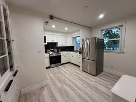 Building Photo - 98 Summit St