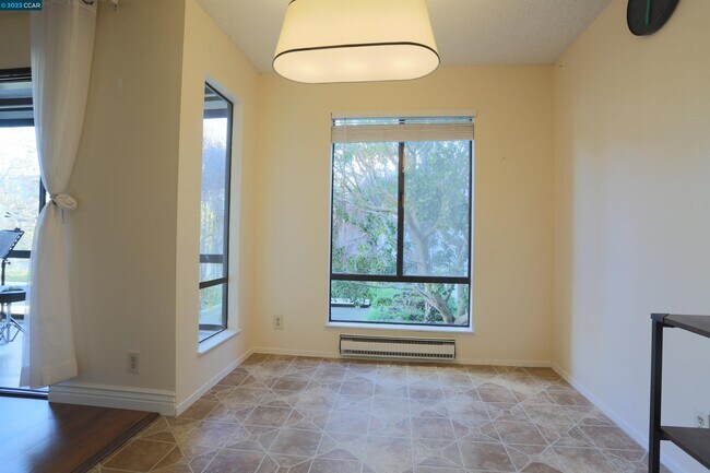 Building Photo - 2 Admiral Dr