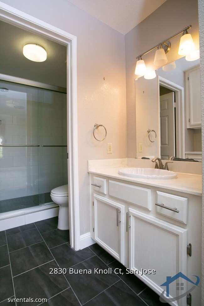 Building Photo - 2830 Buena Knoll Ct