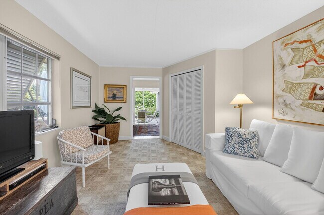 Building Photo - 30 Spanish River Dr