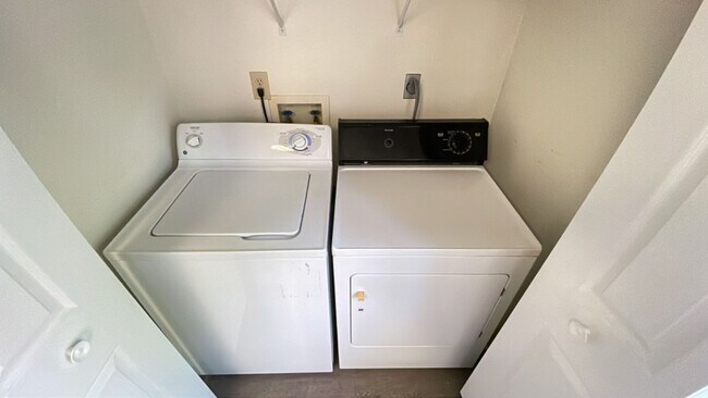 Building Photo - PRE-LEASING FOR AUGUST 7 2026!