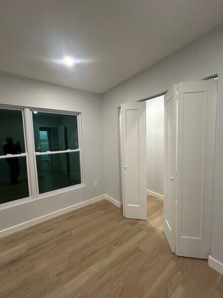 Building Photo - 6859 SW 37th St