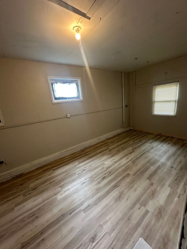 Building Photo - 3 bedroom 1 Bath