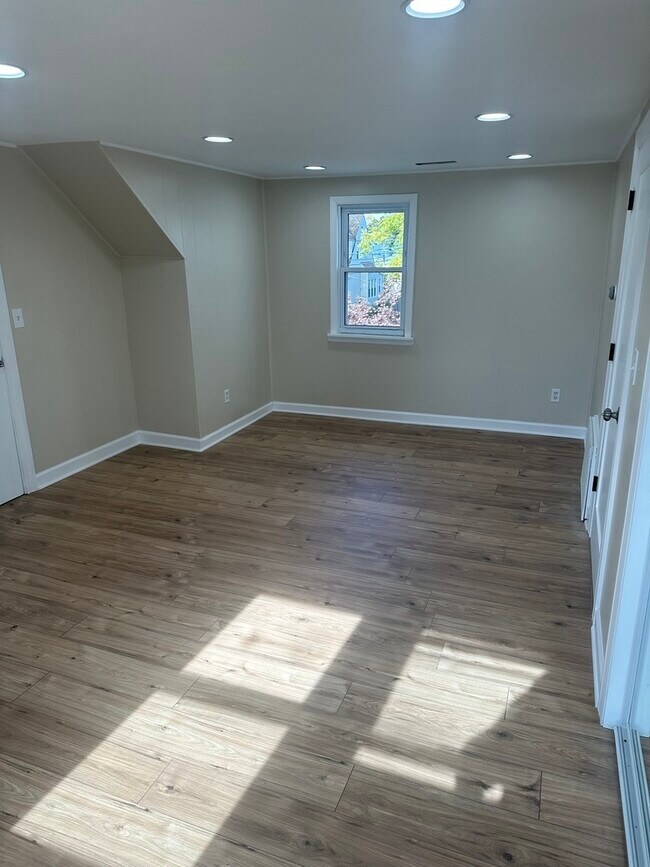 Building Photo - 4118 N Western Ave