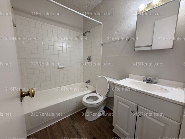 Building Photo - $675 - Accepting SECTION 8/ Housing Voucher 2 bedroom / 1 bathroom - Newly remodeled Apartment