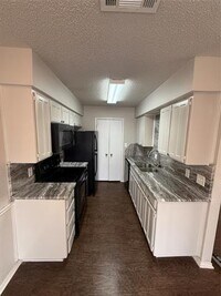 Building Photo - 5912 Holiday Ln