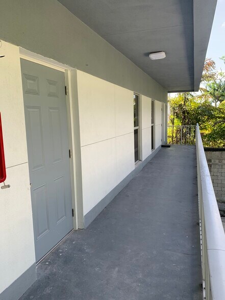 #3 on second floor (top floor) - 3225 N Andrews Ave