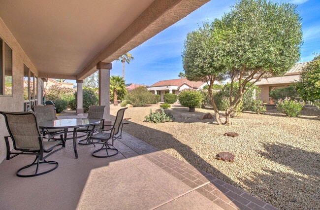 Building Photo - 15567 W Coral Pointe Dr