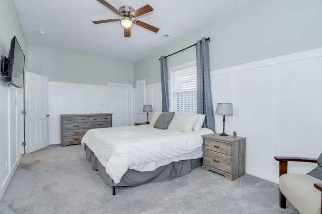 Building Photo - 2426 Brentwood Pl