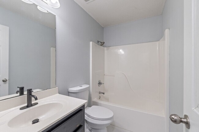 Building Photo - Home in Haskell