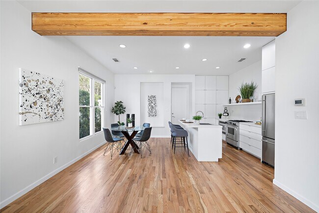 Building Photo - 2437 North Blvd