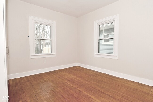 Building Photo - 3928 N Kenwood Ave