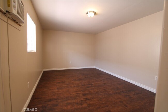 Building Photo - 3447 4th St