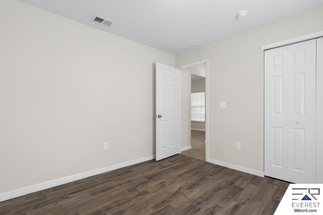 Building Photo - 734 Flora St