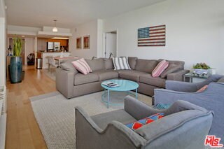Building Photo - 13700 Marina Pointe Dr