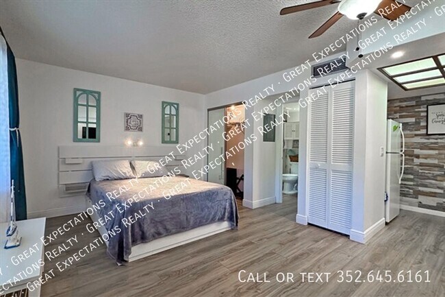 Building Photo - 20800 River Dr
