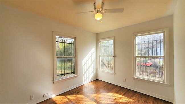 Bedroom 2 - 4813 Old Mansfield Rd