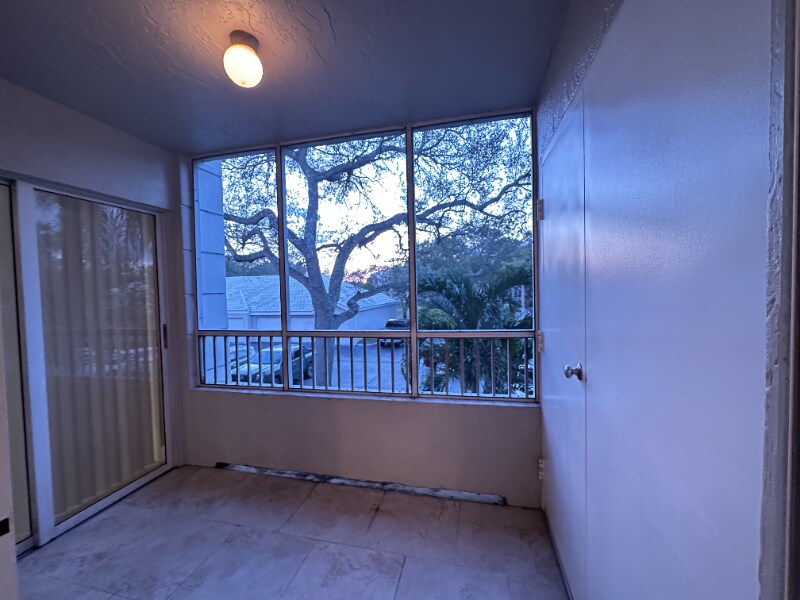 Building Photo - 2811 N Oakland Forest Dr