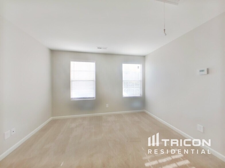 Building Photo - 127 Coddington Ln