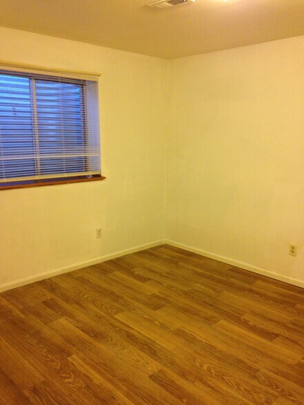 Building Photo - 2204 S Del Norte Dr